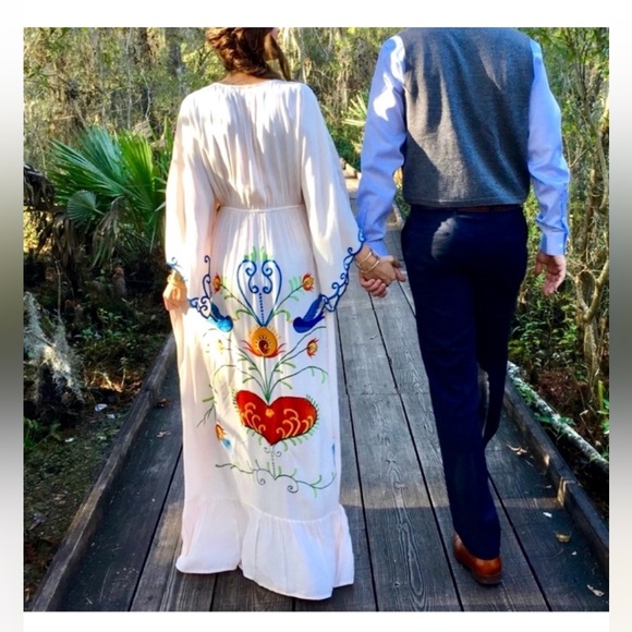 White Embroidered Maxi Dress with Floral and Bird Motifs - Picture 2 of 5